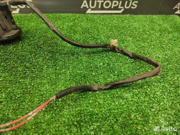 Замок двери задний левый Mazda Premacy 2.0 FS 2002