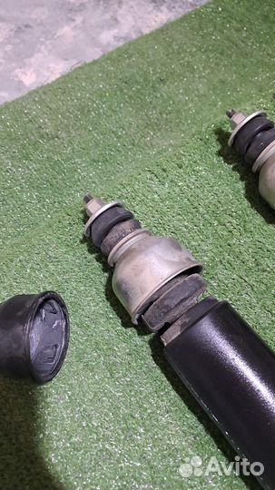 Амортизаторы задние Nissan Juke f15 2012г