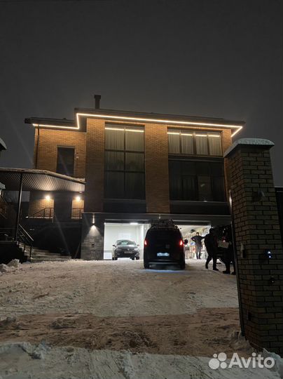 Новогоднее освещение дома. Монтаж гирлянд и неона