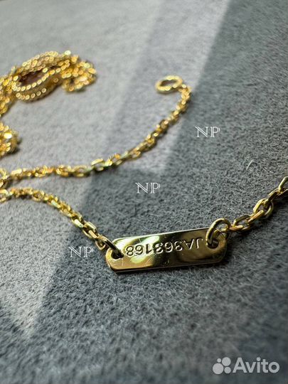 Подвеска Van Cleef Alhambra сердолик