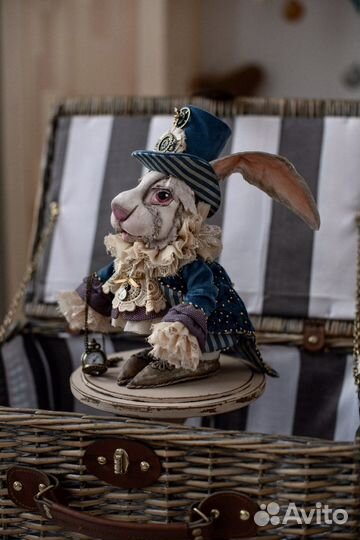 Белый кролик из «Алиса в стране чудес»