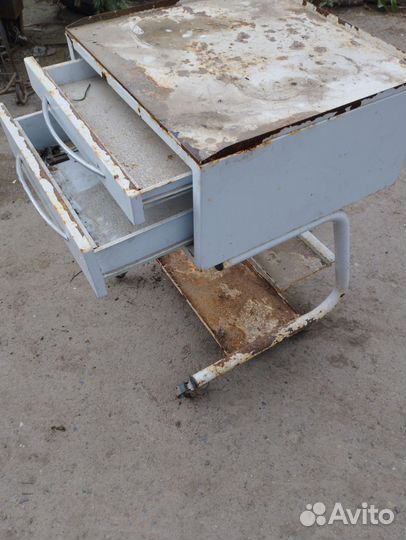 Подкатной столик