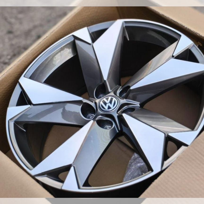 Литые диски Audi 8×R20 5×112