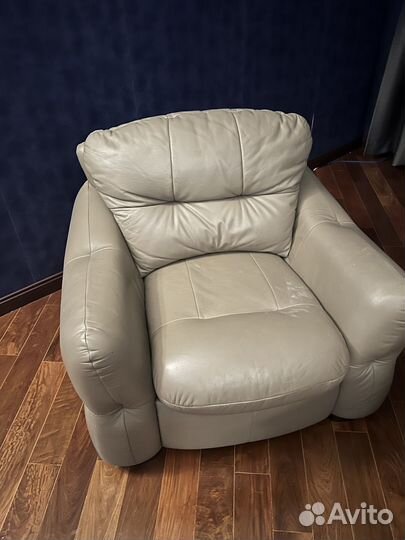 Кресло кожаное