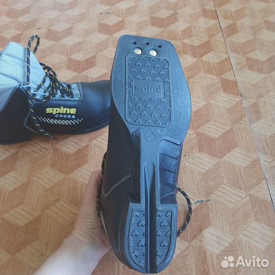 Лыжные ботинки