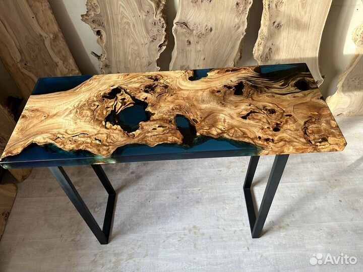 Стол из эпоксидной смолы и слэба карагач дуб