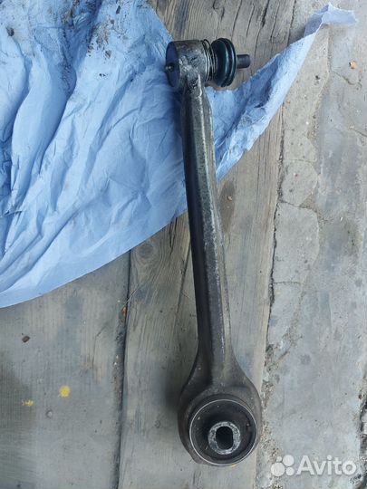Передний продольный рычаг w211