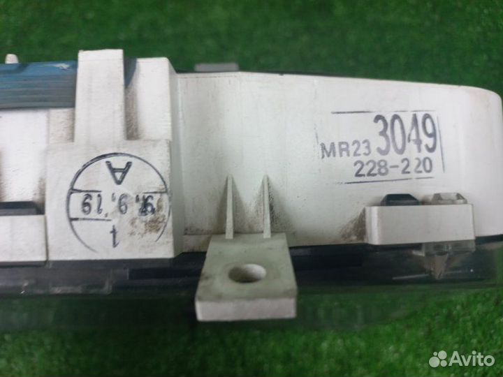 Панель приборов(Щиток) Mitsubishi Lancer CK1A 4G13