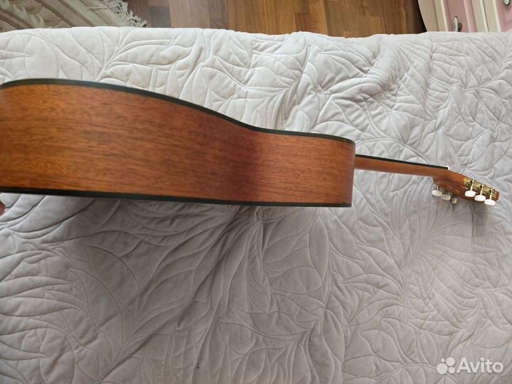 Акустическая гитара