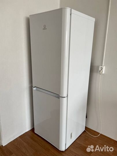 Холодильник бу indesit