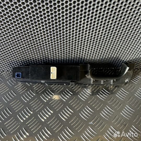 Блок управления стеклоподъемниками Hyundai Sonata