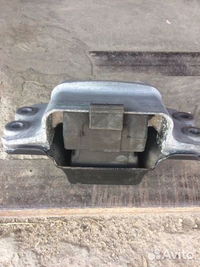 Опора двигателя 1.4 TSI caxa