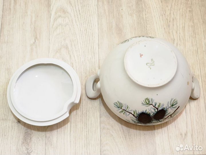 Фарфоровая супница - 