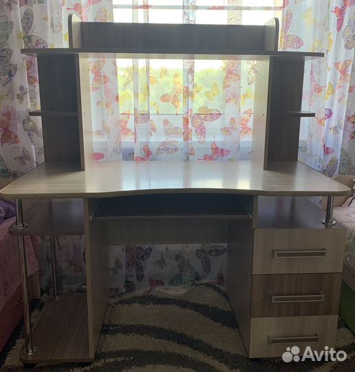 Письменный стол