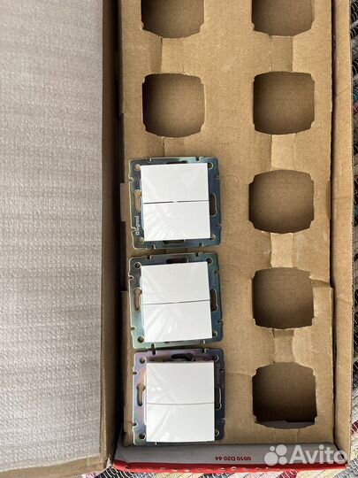 Выключатели Legrand valena