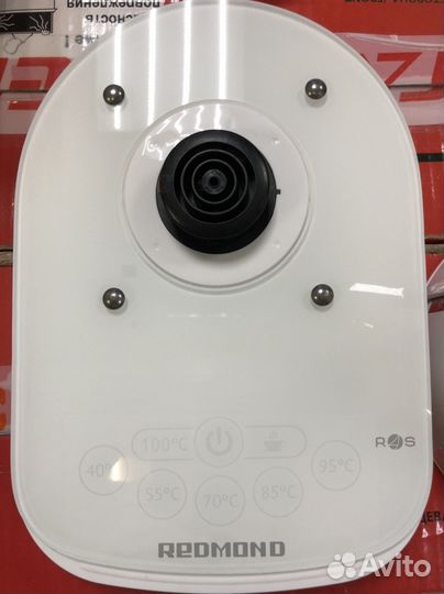 Чайник электрический на подиуме