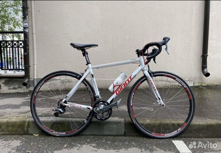 Шоссейный велосипет Giant