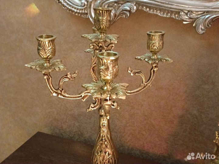 Бронзовые подсвечники и часы