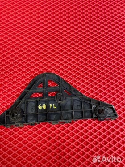 Крепление бампера переднее левое Toyota Camry