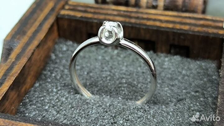 Кольцо белого золота 585 пробы с бриллиантом массо