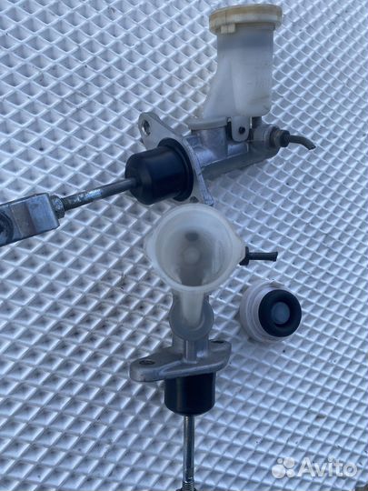 Главный цилиндр сцепления на mitsubishi carisma