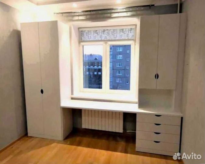 Рабочая зона в углу у окна