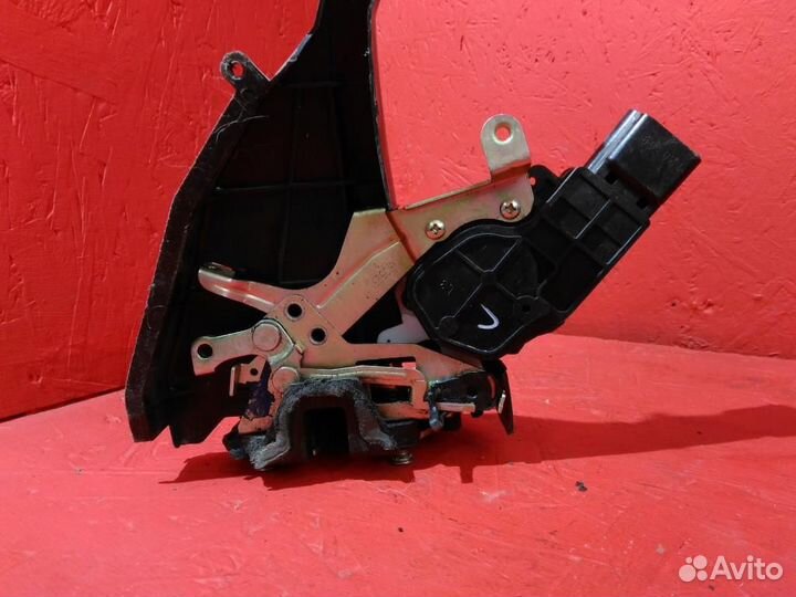 Замок двери задней левой Джили мк Кросс