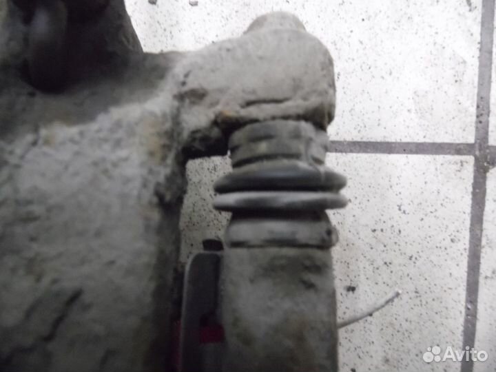 Суппорт тормозной задний правый Toyota Corolla E12