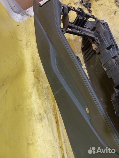 Консоль подлокотник Audi A4 B9 2015 Ауди а 4