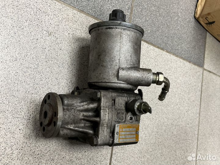 Насос гур Mercedes 2104661301 W 124 202 140