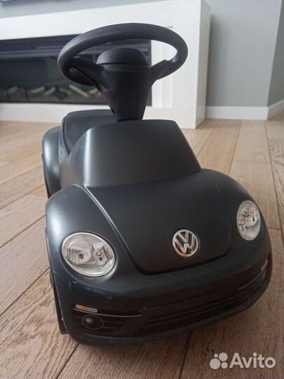 Машина Volkswagen Beetle каталка (толокар)