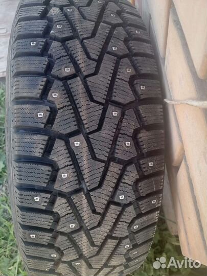 Pirelli Ice Zero 235/65 R17