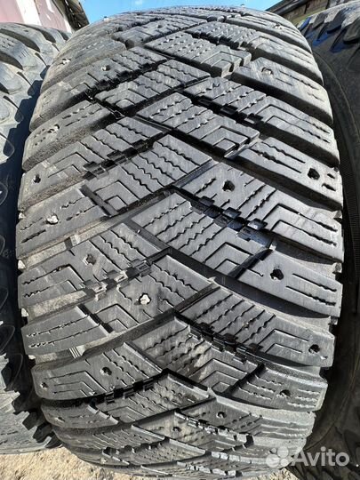 Goodyear UltraGrip Ice Arctic SUV 235/55 R19 105T