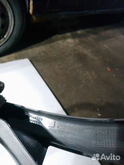 Накладка двери передней правой opel astra j