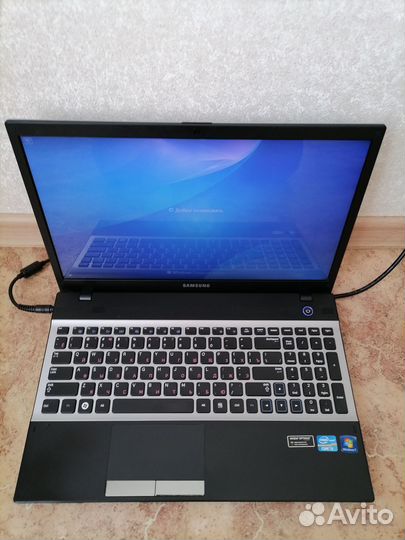 Ноутбук Samsung NP300V5A, дисплей 15.6