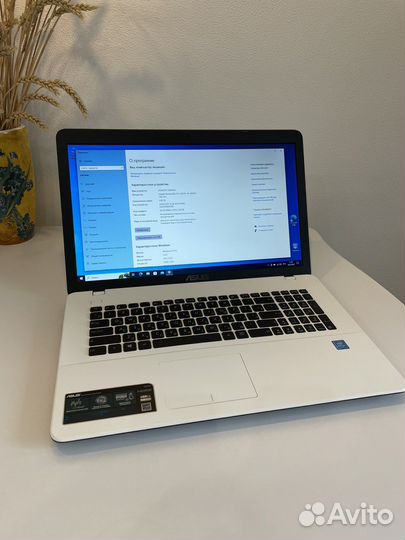 Ноутбук Asus 17