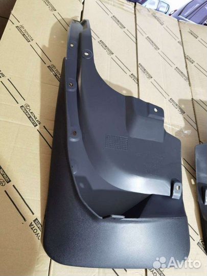 Брызговик задний Toyota Land Cruiser 200