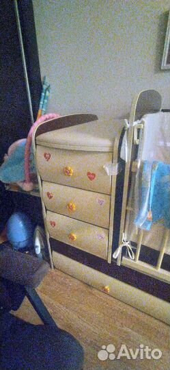 Детская кроватка с маятником и ящиком