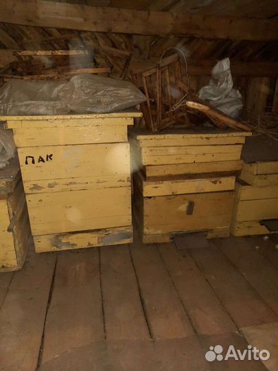 Улья с рамками и подрамниками