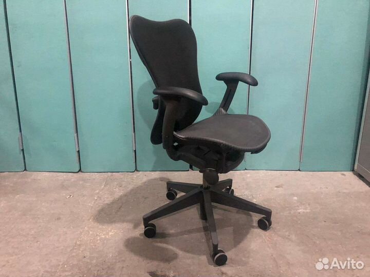 Компьютерное кресло Herman Miller Mirra 2