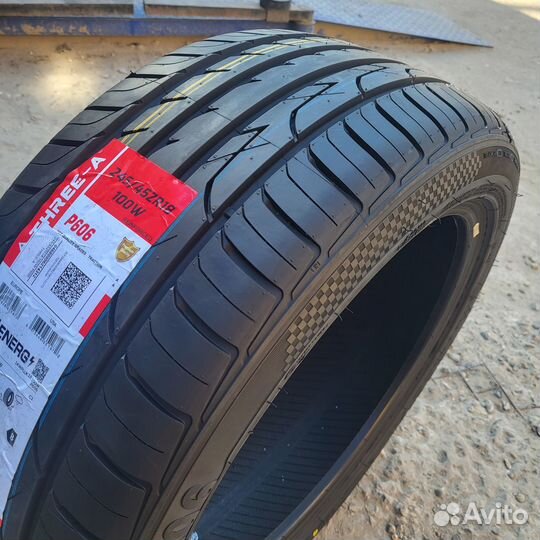 Three-A P606 245/45 R18 100W