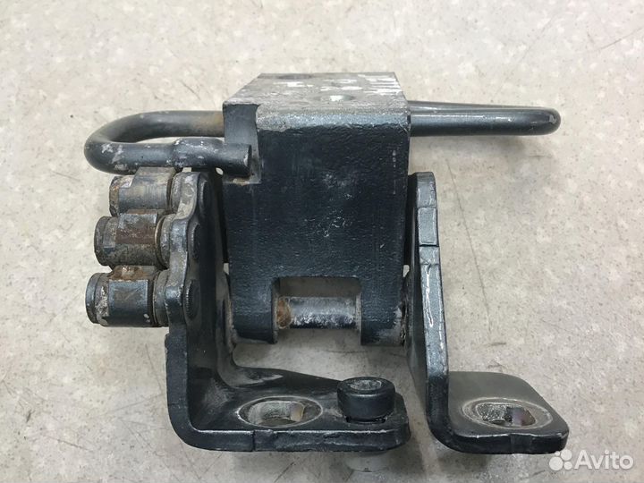 Петля двери передней правой нижняя VW Jetta 2006-2