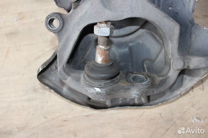 Ступица передняя левая Mercedes S-Class W220