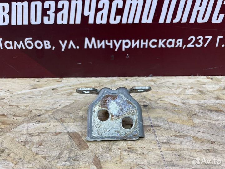 Петля двери Renault Logan