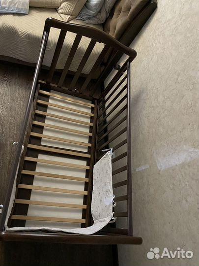 Детская кроватка с выдвижным ящиком