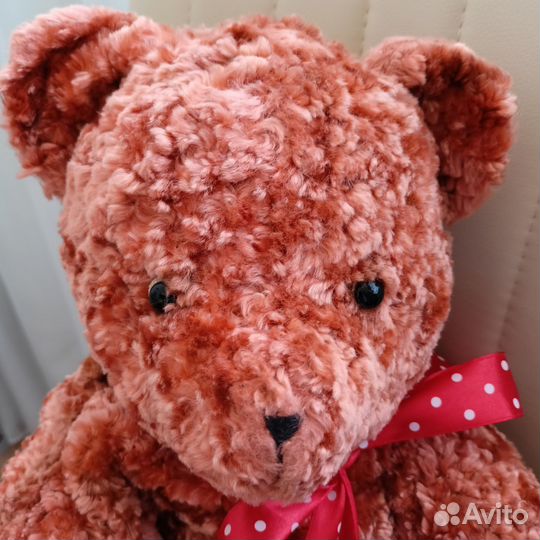 Большой плюшевый мишка