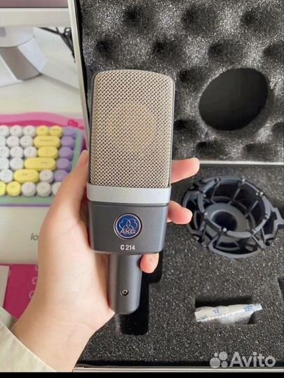 Студийный микрофон AKG c214