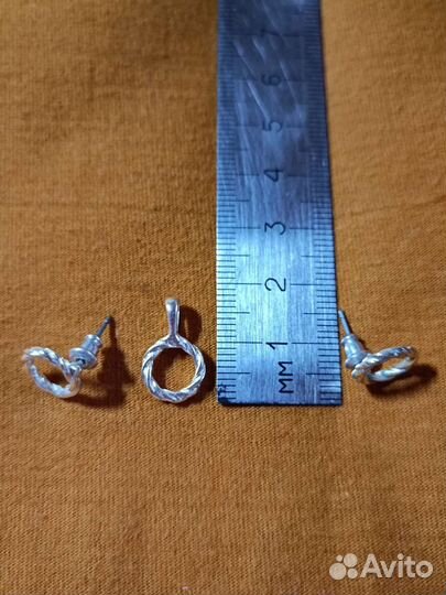 Бижутерия Avon комплектом серьги подвеска