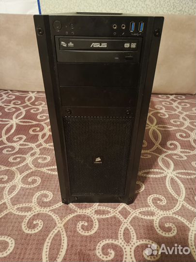 Корпус: Corsair 300R Mid Tower