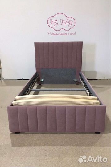 Детская кровать с мягкой спинкой